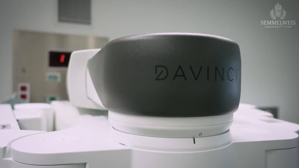 Ismerd meg az orvostudomány jövőjét: Da Vinci Xi robotsebészeti eszköz a Semmelweis Egyetemen – Videó