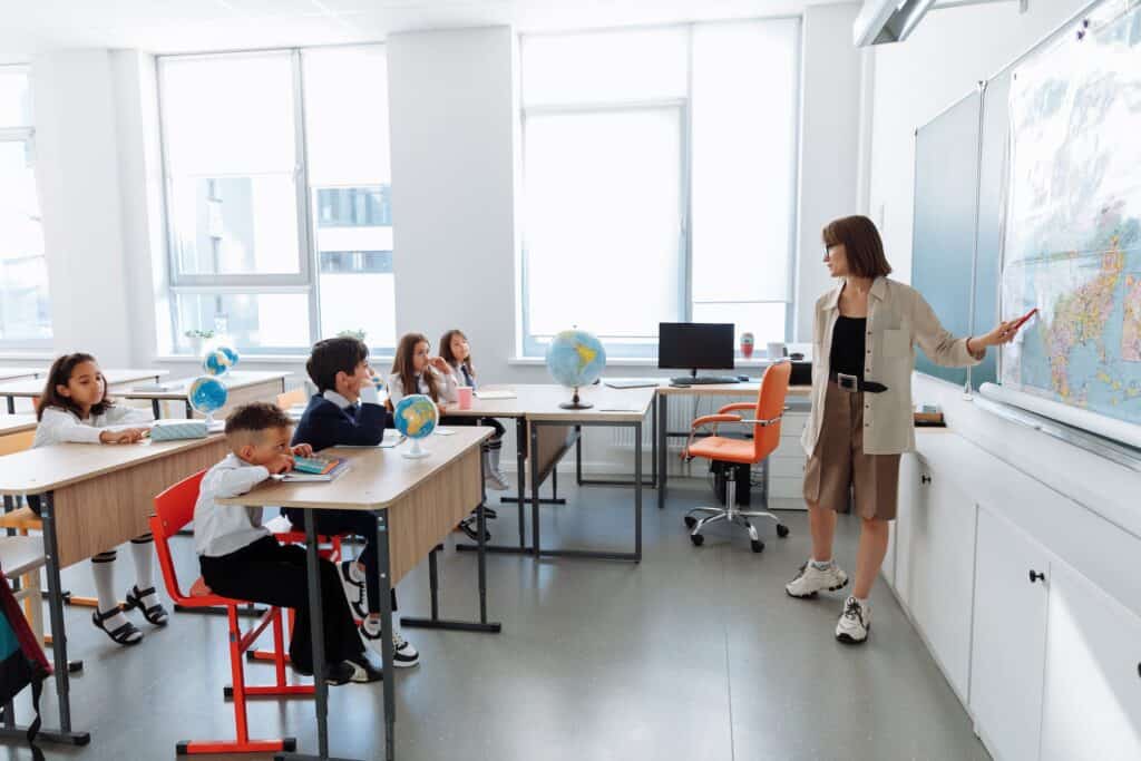Akár 375 ezer forintos féléves ösztöndíjra is pályázhatnak a pedagógus hallgatók