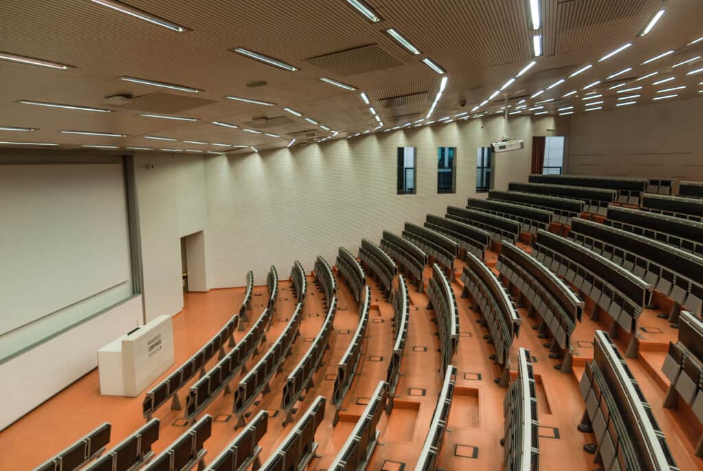 Hosszabb lesz a téli szünet – Így spórol a Corvinus