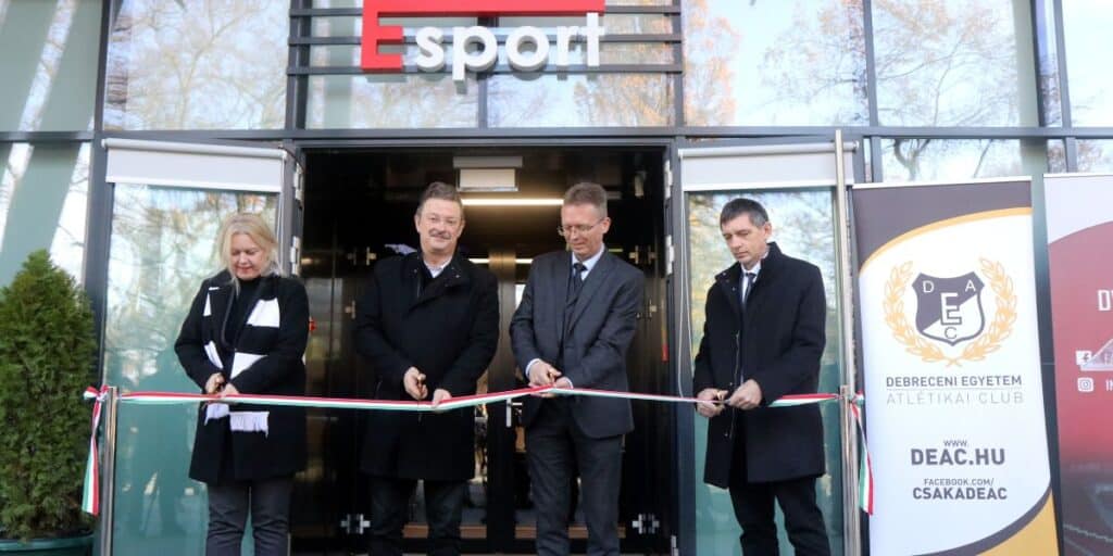 Átadták az ország legnagyobb, főként oktatási célú e-sport központját