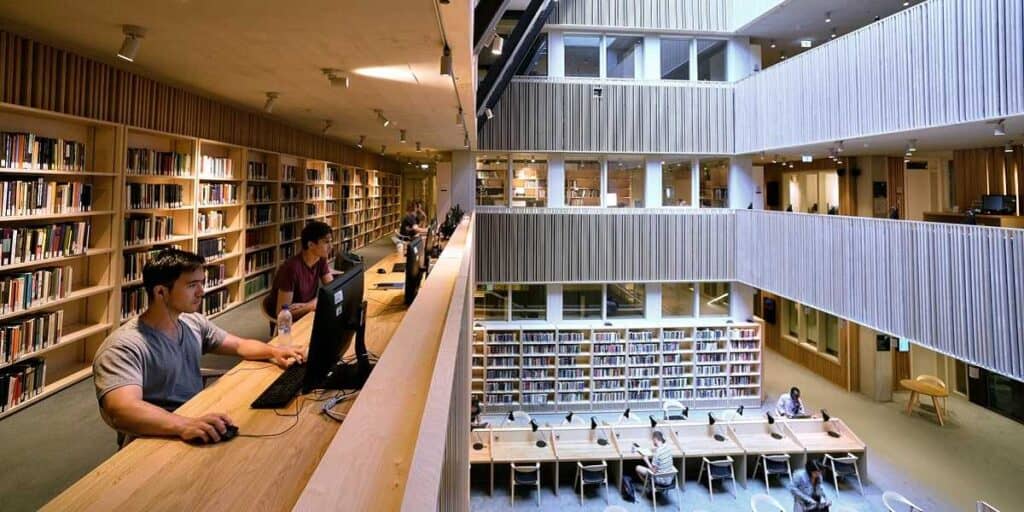 Foreign language libraries in Budapest