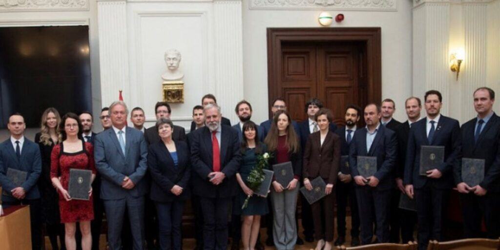Fiatal egyetemi kutatókat díjaztak