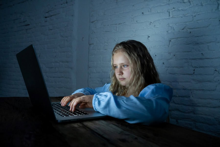 Biztonságos internethasználat – így óvhatja meg gyermekét
