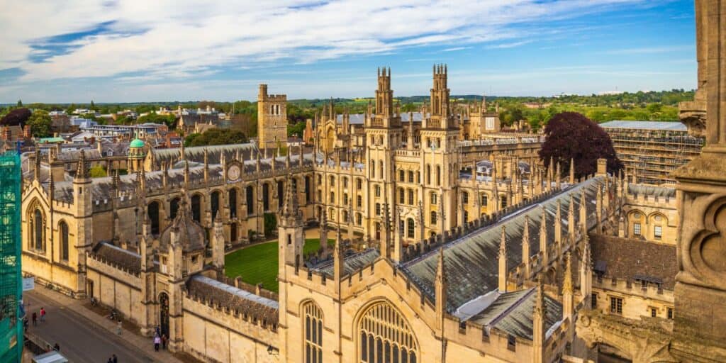 MCC-s diákok mehetnek a Cambridge-i és Oxfordi Egyetem programjaira