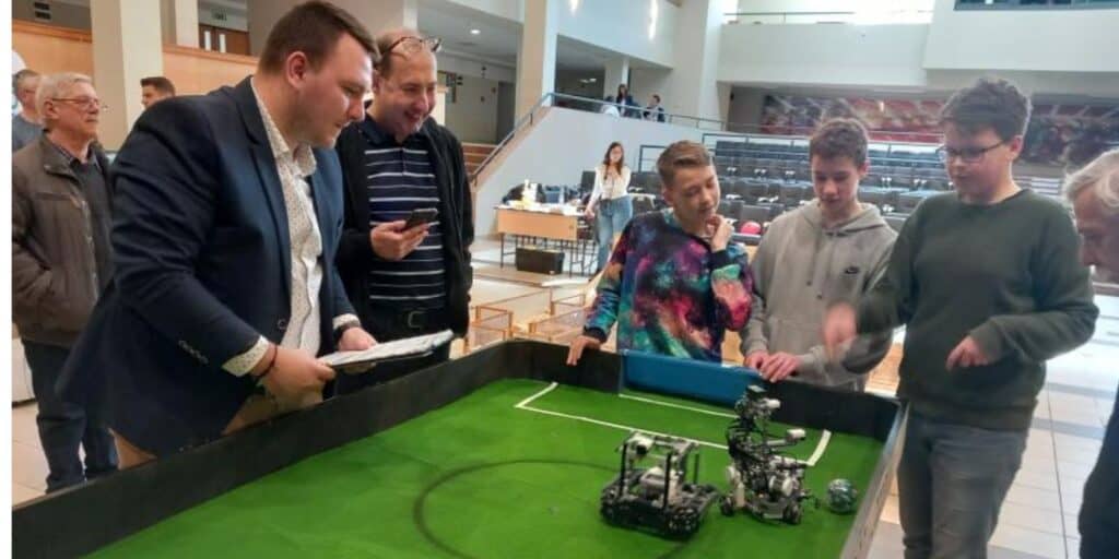 Hat csapatunk jutott ki a robotika diák-világbajnokságra, az RCJ-re