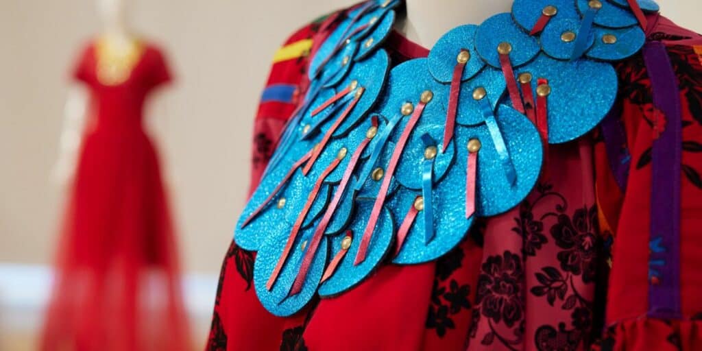 Romani Design Fashion Art – Aktivizmussal a tradíciókért címmel időszakos kiállítás nyílt a Hagyományok Házában