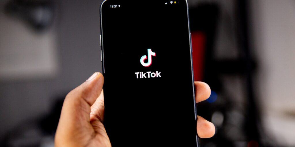 A nagy TikTok-kérdés: segíthet a tanulásban, ám bullying alapjává is válhat