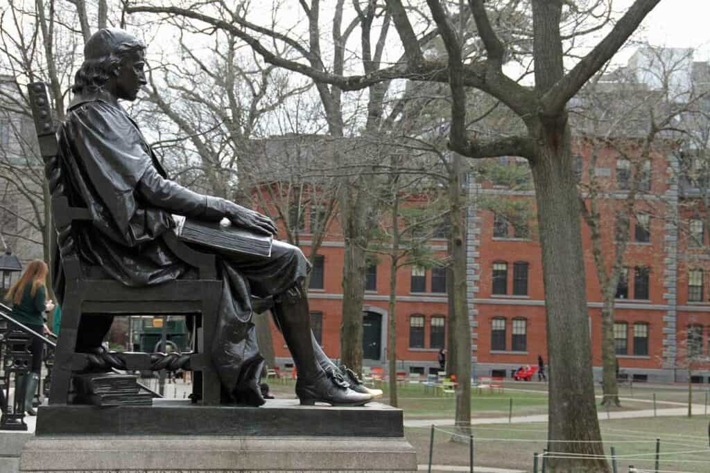 Harvard Boston szobor, fotó: pixabay.com