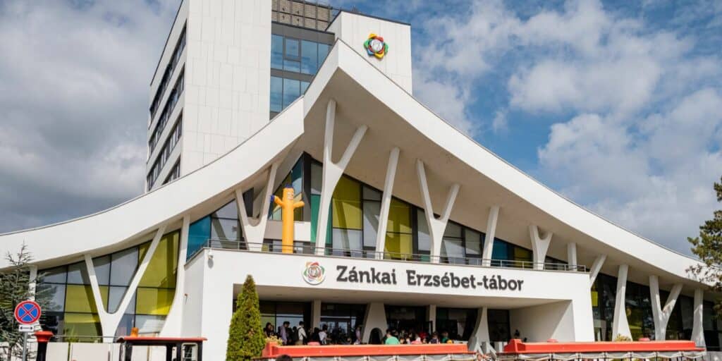 Zánkai Erzsébet-tábor épülete.