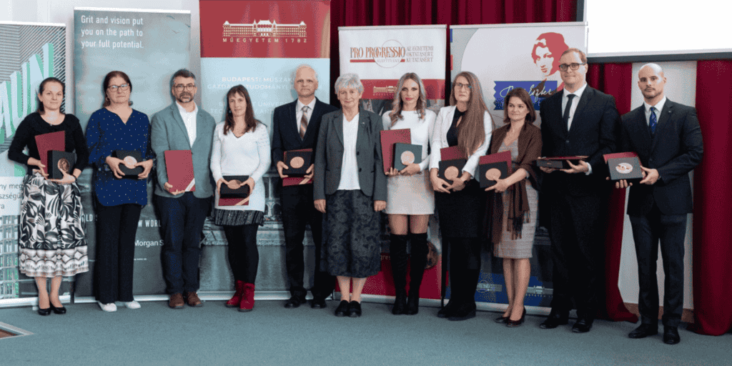 Ismét 10 kiváló pedagógus nyerte el a Pécsi Eszter Tanári Díjat