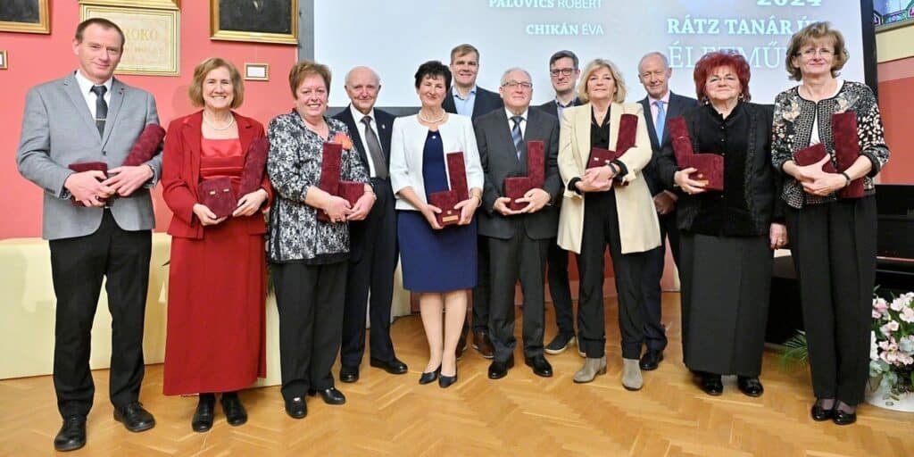 Elismerés a legjobb reáltárgy oktatóknak: nyolc kiváló pedagógus kapta meg a Rátz Tanár Úr Életműdíjat