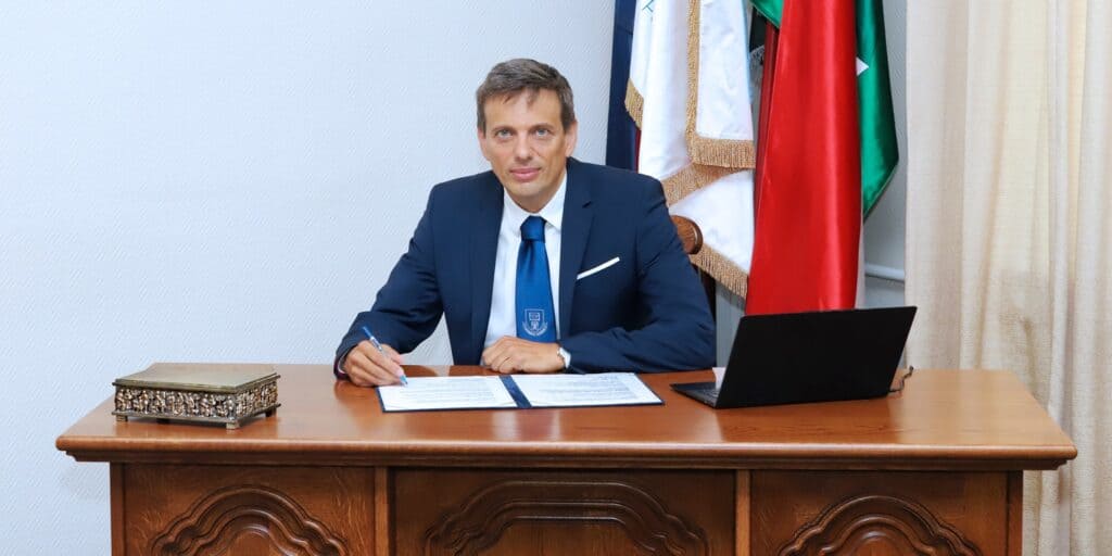 Minőségi és jövőálló tudás – interjú a Pannon Egyetem rektorával, Abonyi Jánossal