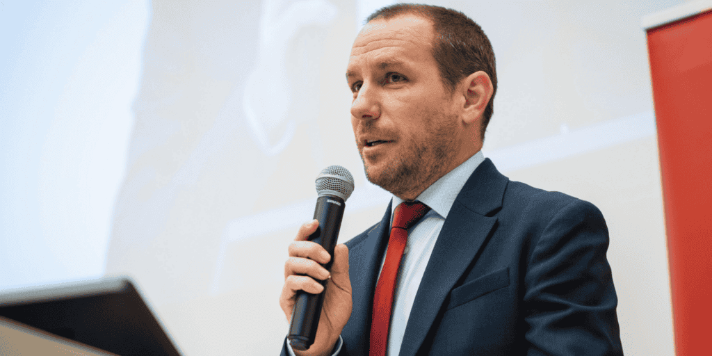 Paradigmaváltás a bölcsészettudományban – interjú Bartus Dáviddal, az ELTE BTK dékánjával