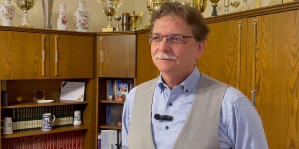 A kíváncsiság és a versenyek viszik előbbre a tehetséget – interjú Fazekas Róbert igazgatóval