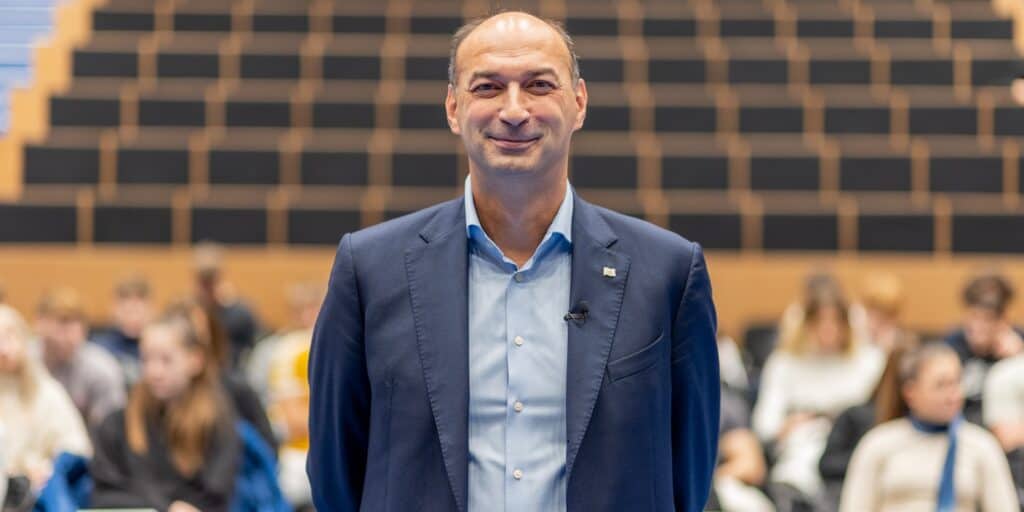 Mindenkinek jó, ha a sportot az élete részévé teszi – interjú Sterbenz Tamással, a TF rektorával