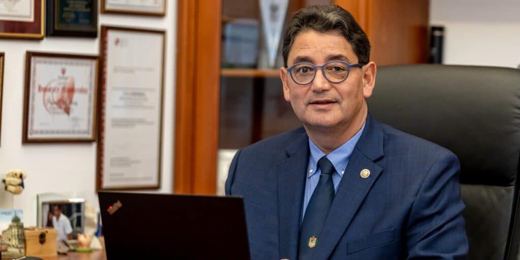 Az egyetem tevékenységét áthatja az oktatás, kutatás-innováció és gyógyítás szentháromsága – interjú Merkely Bélával