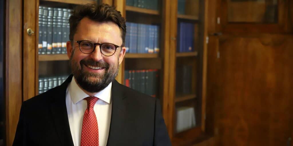 Az ELTE-s jogi diploma kiemelkedő érték – interjú Sonnevend Pállal, az ELTE Állam-és Jogtudományi Karának dékánjával
