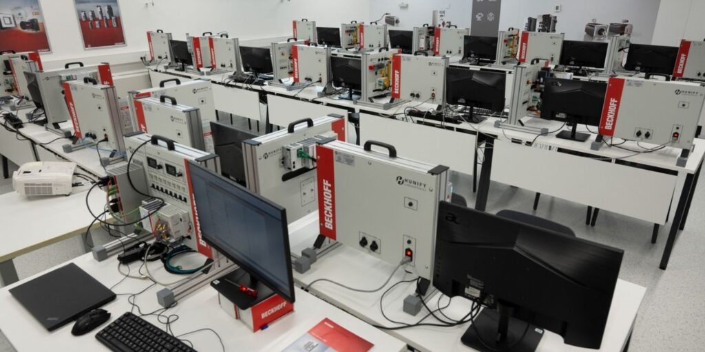 Csúcstechnológiás eszközök a Beckhoff Laboratóriumban