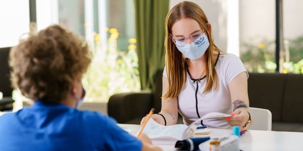 Egy óra tanulás valakinek a jövőt jelenti – Segíts te is a KórházSulival!