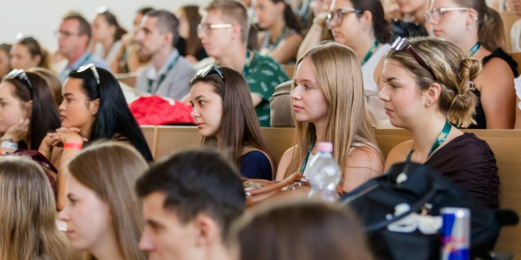 EconoMisteries: több száz felvételiző ismerhette meg a DE GTK világát
