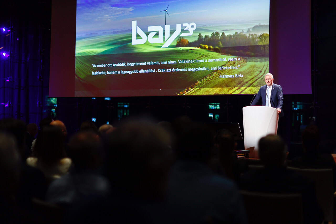 Dr. Schmidt Balázs, a Bay Kutatóközpont ügyvezetőjének ünnepi beszéde fotó: Bay Kutatóközpont