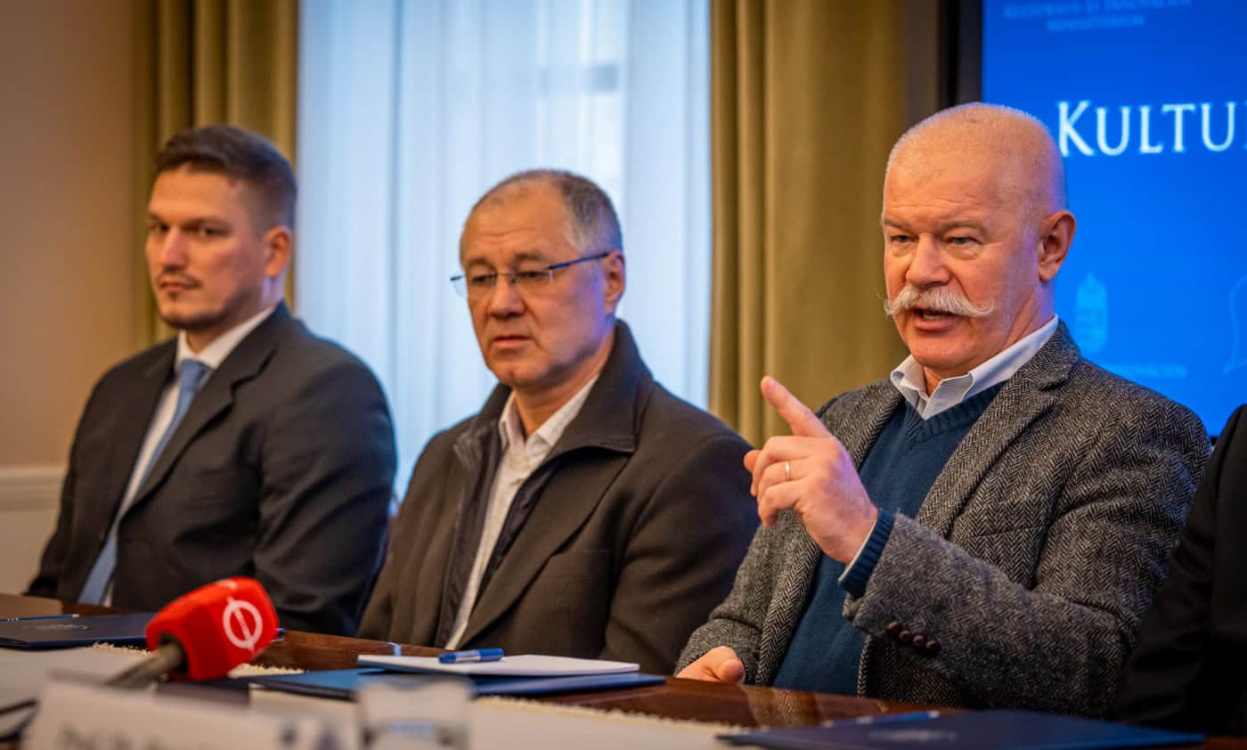 Csák János miniszter (jobb oldalon) az SZTE szegedi eseményén  fotó: u-szeged.hu