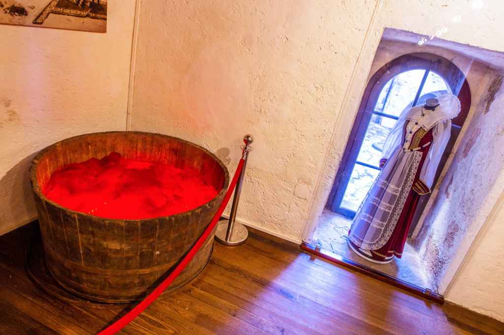 Báthory Erzsébet vérrel teli dézsája